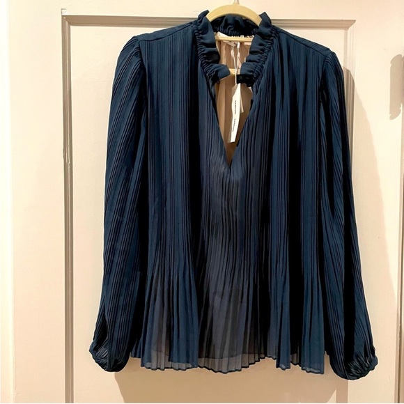 SAMSOE SAMSOE Lady Keyhole Pleated Long Sleeve Blouse - Picture 3 of 10